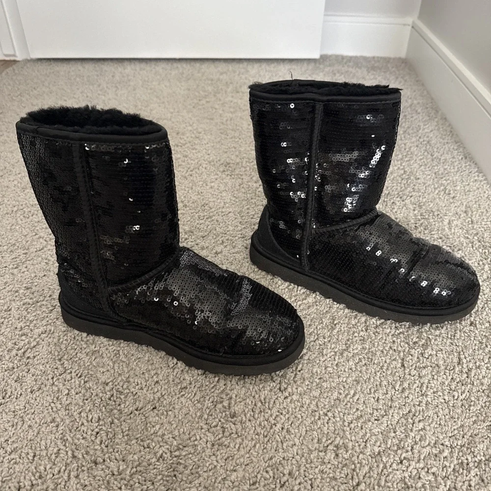 UGG Australia Black Sequin Lined‎ Boots Women US 6